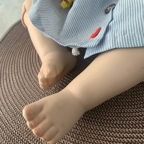 Crying Kayla Porcelain Doll. The Hamilton Collection - Picture 8 of 11